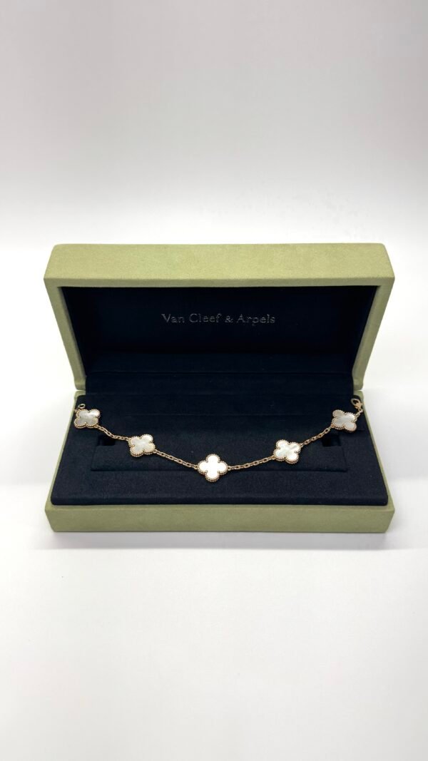 b202502598-van-cleef-arpels-vca-white-mother-of-pearl-bracelet Pre-Owned/ Pre-Loved/ Second-Hand Van Cleef & Arpels (VCA) White Mother of Pearl Bracelet, Bracelet in White, Yellow Gold Color, 19cm Size, Front View