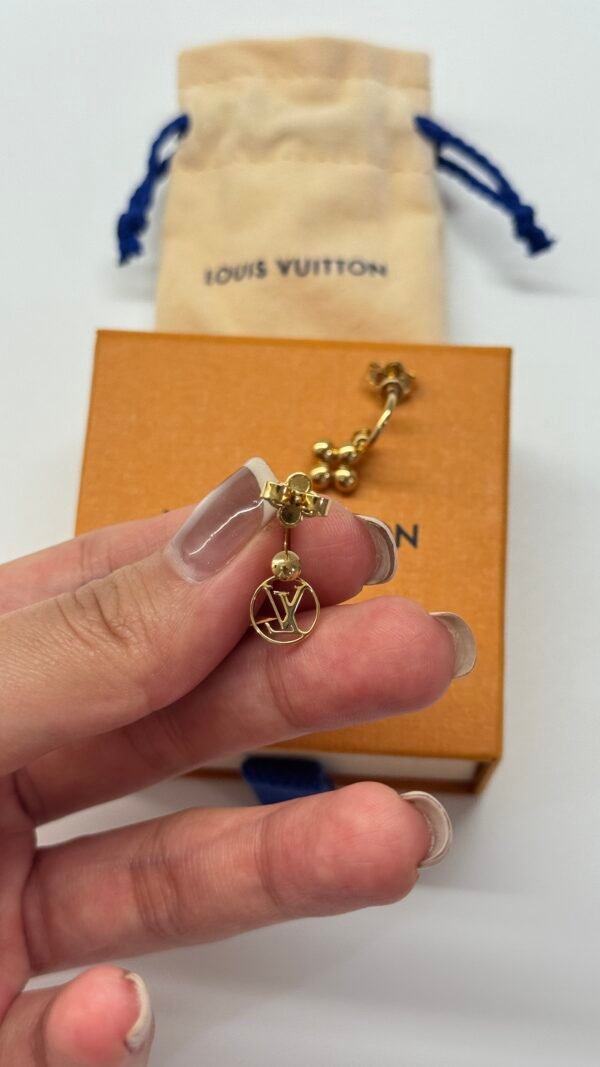 b202505543-louis-vuitton-lv-blooming-earrings-monogram-4 Louis Vuitton (LV) | Blooming Earrings Monogram