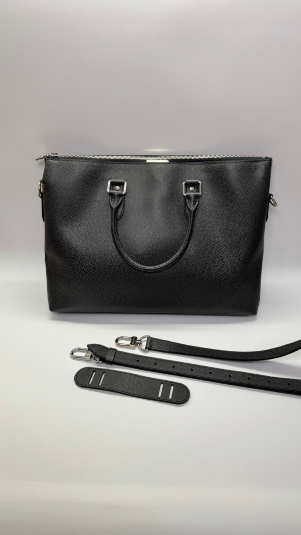b202505571-louis-vuitton-lv-anton-briefcase-black-taiga-leather Pre-Owned/ Pre-Loved/ Second-Hand Louis Vuitton (LV) Anton Briefcase (Black Taiga Leather), Bag in Black, Silver Hardware Color, 39 x 29 x 5 cm Size, Front View