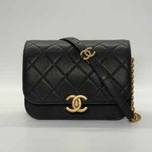 Pre-Owned/ Pre-Loved/ Second-Hand Chanel 21K City Curve Messenger Flap Cavair, Bag in Black, Gold Hardware Color, 19 x 14 x 10 cm Size, Front View