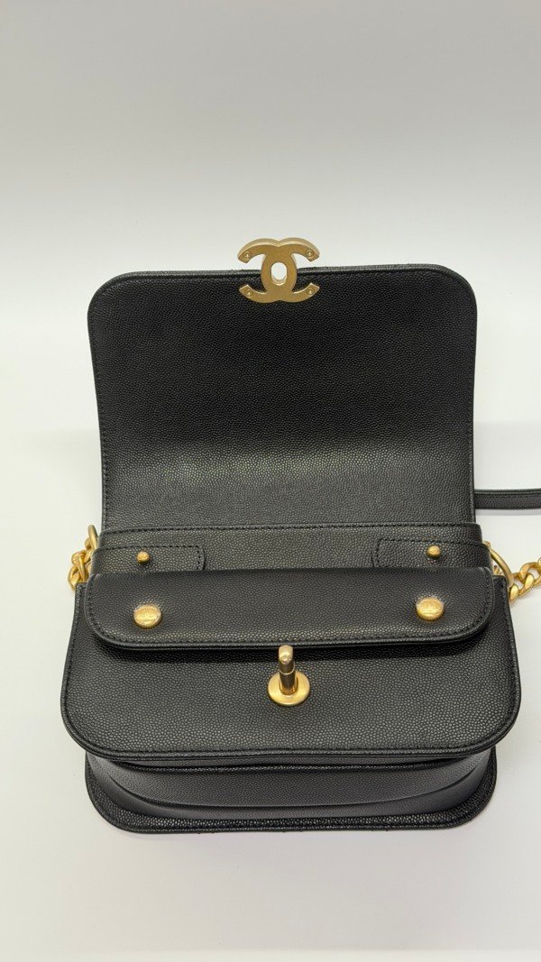 c202501548-chanel-messenger-flap-cavair-9 Chanel | 21K City Curve Messenger Flap Cavair