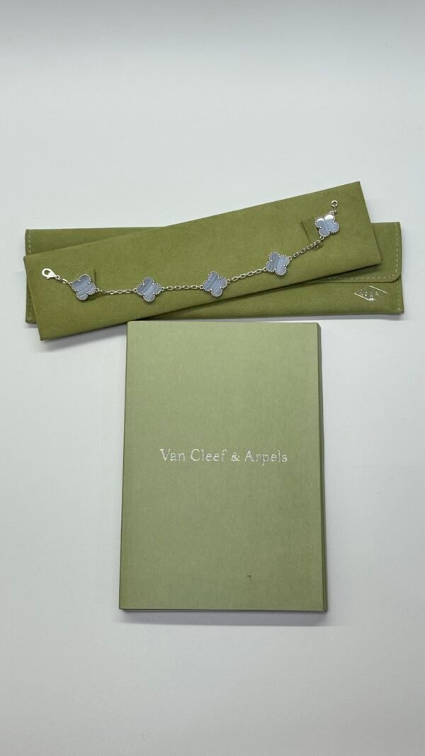 c202502565-van-cleef-arpels-vca-chalcedony-alhambra-bracelet-1 Van Cleef & Arpels (VCA) | Chalcedony Alhambra Bracelet