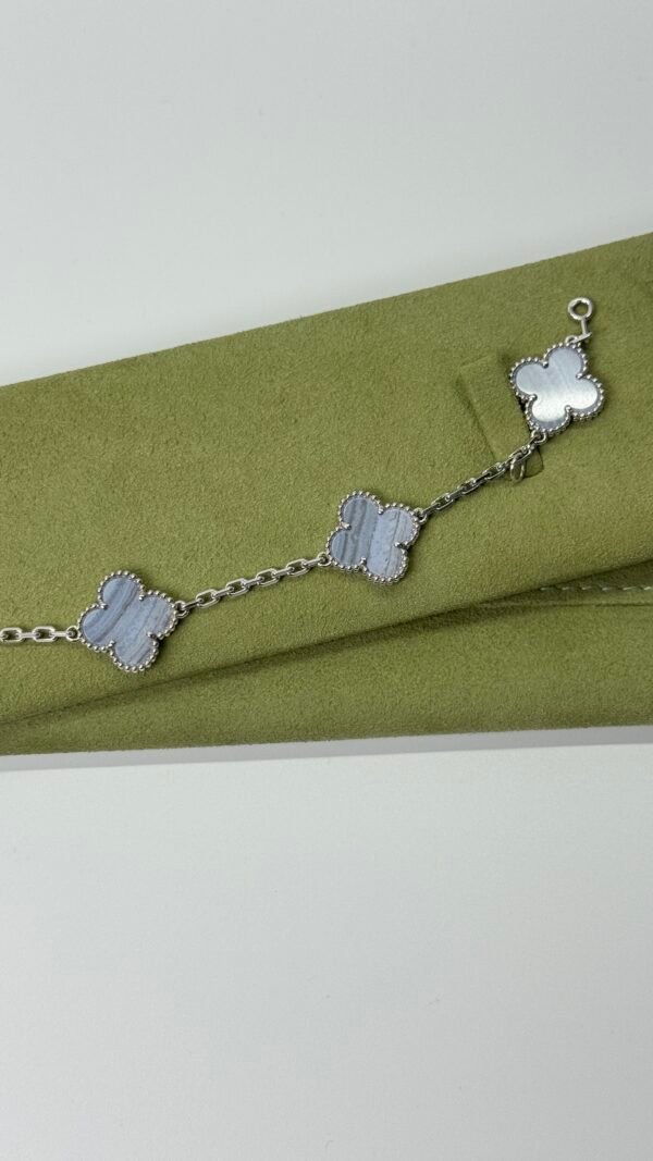 c202502565-van-cleef-arpels-vca-chalcedony-alhambra-bracelet-3 Van Cleef & Arpels (VCA) | Chalcedony Alhambra Bracelet