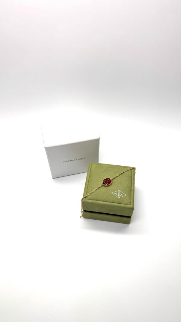 c202502567-van-cleef-arpels-vca-lucky-spring-lady-bug-close-wing Pre-Owned/ Pre-Loved/ Second-Hand Van Cleef & Arpels (VCA) Lucky Spring Lady Bug (Close Wing), Bracelet in Carnelian, Onyx, Rose Gold Color, 17.5cm Size, Front View