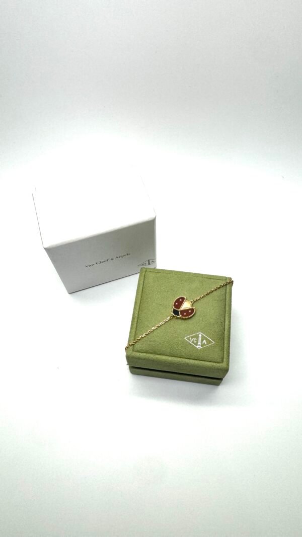 c202502568-van-cleef-arpels-vca-lucky-spring-lady-buy-open-wing Pre-Owned/ Pre-Loved/ Second-Hand Van Cleef & Arpels (VCA) Lucky Spring Lady Buy (Open Wing), Bracelet in Carnelian, Onyx, Rose Gold Color, 17.5cm Size, Front View