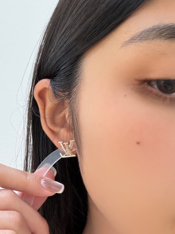 c202505547-louis-vuitton-lv-lv-crystal-earrings-5 Louis Vuitton (LV) | LV Crystal Earrings