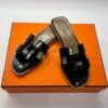 b202506634-hermes-oran-sandals-alligator Pre-Owned/ Pre-Loved/ Second-Hand Hermes Oran Sandals Alligator, Shoe in Shiny Black Color, 36 Size, Front View