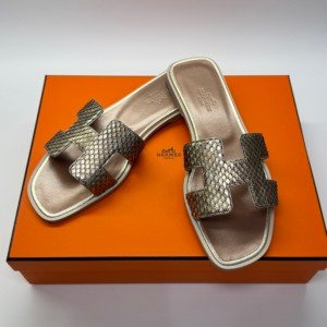 b202506645-hermes-oran-sandals-snake Pre-Owned/ Pre-Loved/ Second-Hand Hermes Oran Sandals Snake, Shoe in Silver Color, 36 Size, Front View