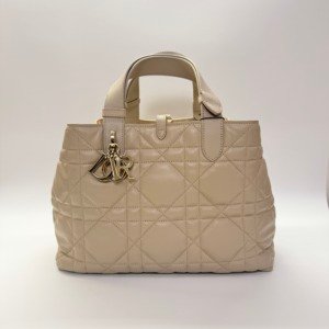 b202513244-dior-medium-toujours-tote-bag-calfskin Pre-Owned/ Pre-Loved/ Second-Hand Dior Medium Toujours Tote Bag Calfskin, Bag in Beige, Gold Hardware Color, 28.5 x 21.5 x 17 cm Size, Front View