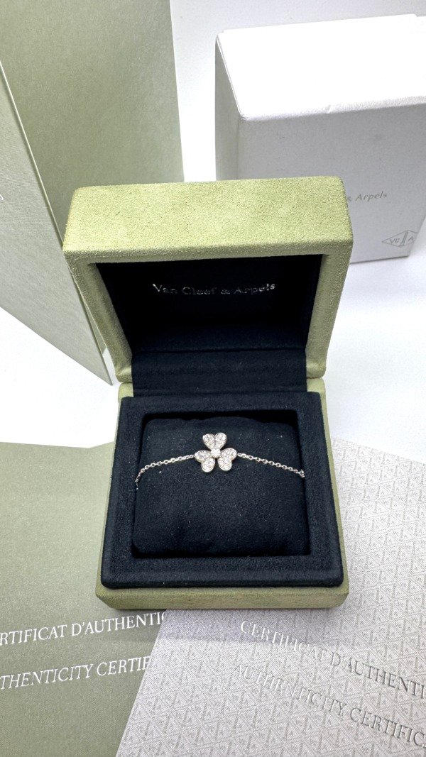 c202502659-van-cleef-arpels-vca-diamond-mini-frivole-bracelet-2 Van Cleef & Arpels (VCA) | Diamond Mini Frivole Bracelet