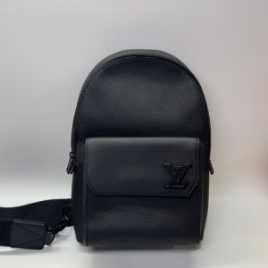 c202505658-louis-vuitton-lv-pilot-sling-1 Pre-Owned/ Pre-Loved/ Second-Hand Louis Vuitton (LV) Pilot Sling, Bag in Black Color, 19 x 28 x 5 cm Size, Front View