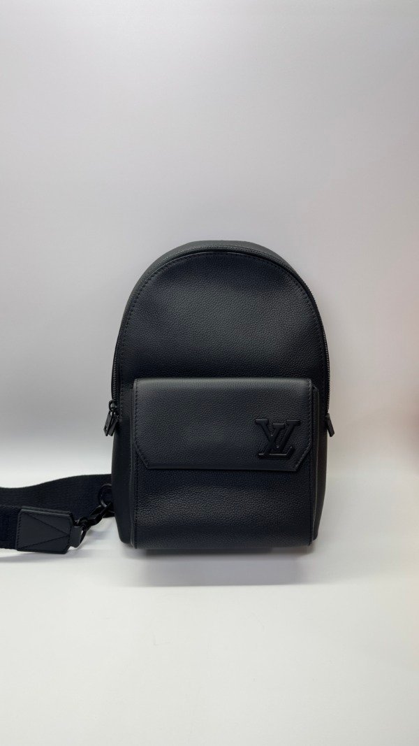 c202505658-louis-vuitton-lv-pilot-sling-1 Pre-Owned/ Pre-Loved/ Second-Hand Louis Vuitton (LV) Pilot Sling, Bag in Black Color, 19 x 28 x 5 cm Size, Front View
