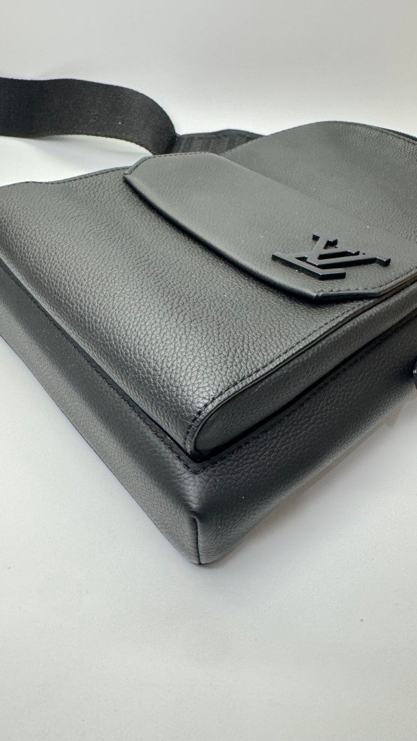 c202505658-louis-vuitton-lv-pilot-sling-6 Louis Vuitton (LV) | Pilot Sling