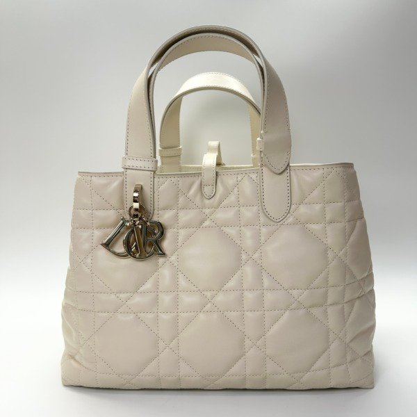 b202513474-dior-toujours-medium-calfskin Pre-Owned/ Pre-Loved/ Second-Hand Dior Toujours Medium (Calfskin), Bag in Beige, Gold Hardware Color, Medium Size, Front View