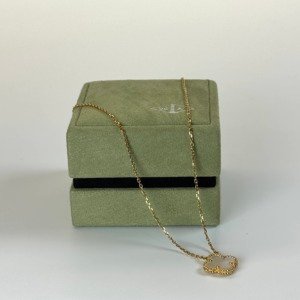 Pre-Owned/ Pre-Loved/ Second-Hand Van Cleef & Arpels (VCA) White Mother of Pearl Necklace, Necklace in White, Yellow Gold Color, Chain Lengthened Size, Front View