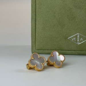 b202602679-van-cleef-arpels-vca-white-mother-of-pearl-earrings Pre-Owned/ Pre-Loved/ Second-Hand Van Cleef & Arpels (VCA) White Mother of Pearl Earrings, Earring in White, Yellow Gold Color, Size, Front View