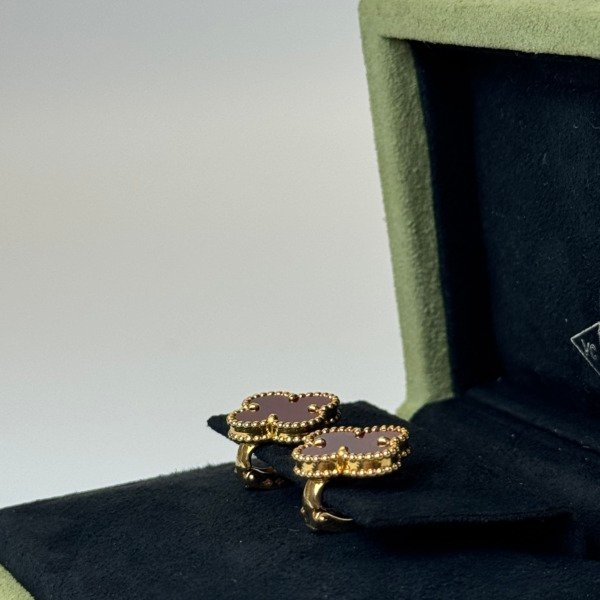 b202602680-van-cleef-arpels-vca-carnelian-earrings-2 Van Cleef & Arpels (VCA) | Carnelian Earrings