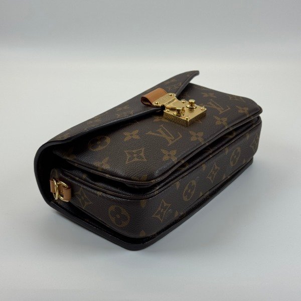 Louis Vuitton (LV) | Pochette Metis East West