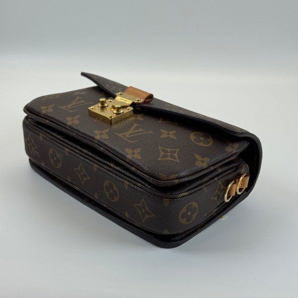 Louis Vuitton (LV) | Pochette Metis East West