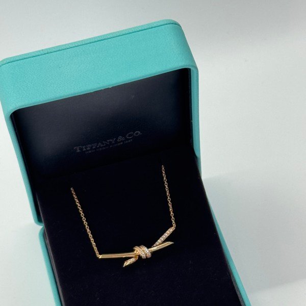 Tiffany & Co. | Diamond Medium Knot Necklace