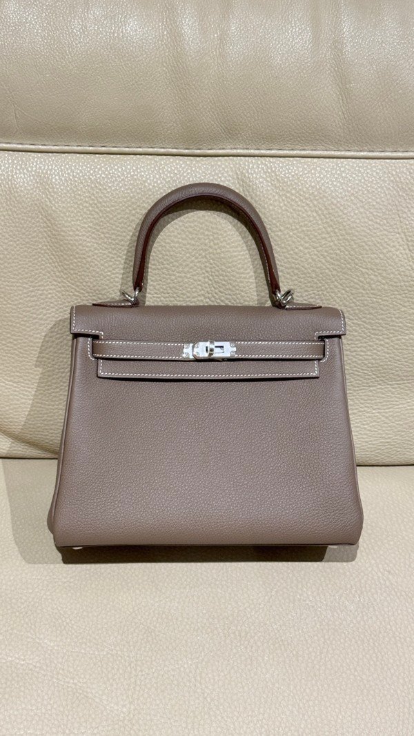 Pre-Owned/ Pre-Loved/ Second-Hand Hermes Kelly 25 Togo, Bag in Etoupe, Palladium Hardware Color, 25 Size, Front View