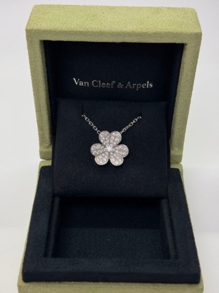 Van Cleef & Arpels (VCA) | Diamond Frivole Pendant Small