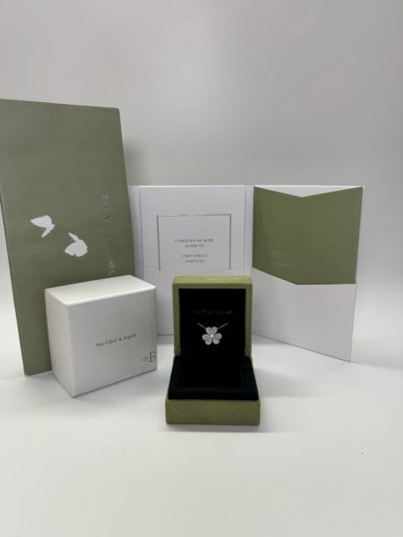 Van Cleef & Arpels (VCA) | Diamond Frivole Pendant Small