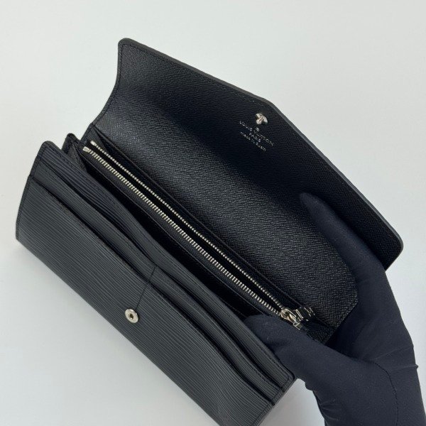 Louis Vuitton (LV) | Epi Long Wallet