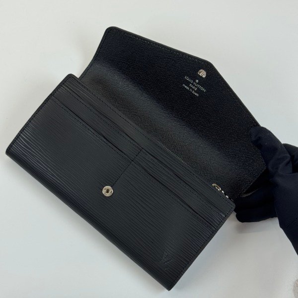 Louis Vuitton (LV) | Epi Long Wallet