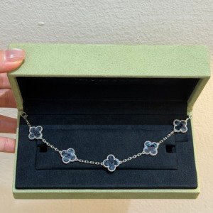 b202602672-van-cleef-arpels-vca-pietersite Pre-Owned/ Pre-Loved/ Second-Hand Van Cleef & Arpels (VCA) Pietersite, Bracelet in White Gold Color, 19cm Size, Front View