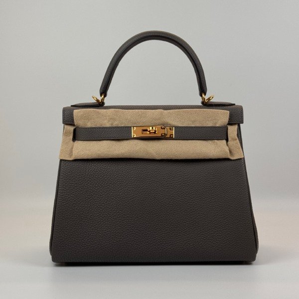 Pre-Owned/ Pre-Loved/ Second-Hand Hermes Kelly 28 Togo, Bag in Etain, Gold Hardware Color, 28 Size, Front View