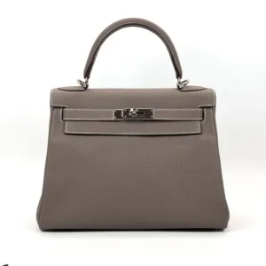 b202606740-hermes-kelly-28-togo Pre-Owned/ Pre-Loved/ Second-Hand Hermes Kelly 28 Togo, Bag in Etoupe, Gold Hardware Color, 28 Size, Front View