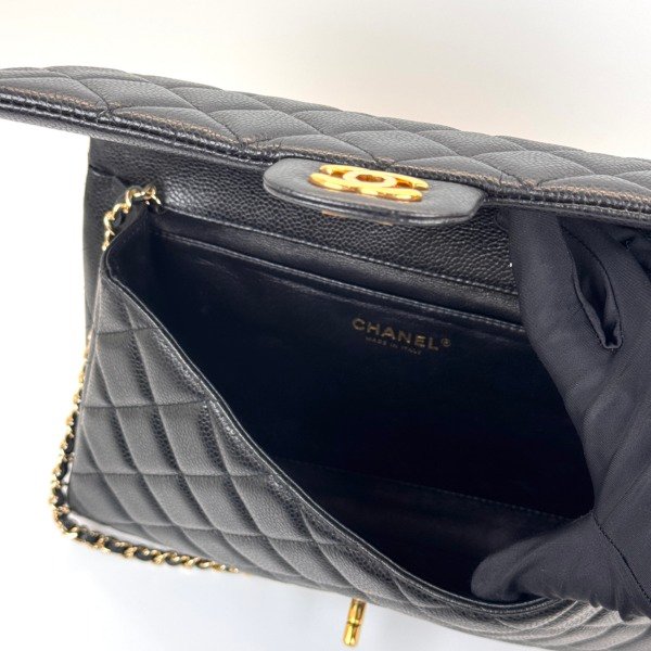 c202601787-chanel-classic-clutch-on-chain-caviar-3 Chanel | Classic Clutch On Chain Caviar