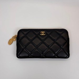 Pre-Owned/ Pre-Loved/ Second-Hand Chanel Zippy Long Wallet/Clutch, Wallet in Black Color,  Size, Front View