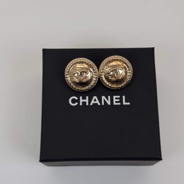 Pre-Owned/ Pre-Loved/ Second-Hand Chanel Round CC Earring, Earring in Gold Color,  Size, Front View