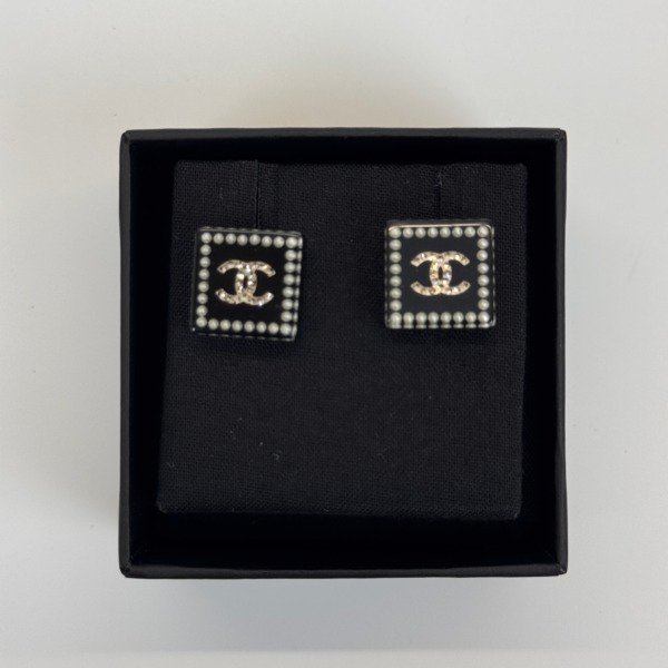 c202601795-chanel-square-cc-earring-1 Chanel | Square CC Earring