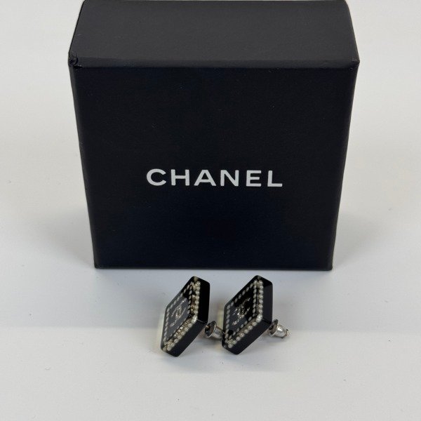 c202601795-chanel-square-cc-earring-2 Chanel | Square CC Earring