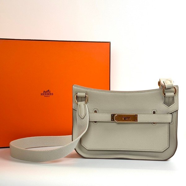 c202606754-hermes-mini-jypsiere Pre-Owned/ Pre-Loved/ Second-Hand Hermes Mini Jypsiere , Bag in Beton, Gold Hardware Color, Mini (L 22 x H 14.8 x D 5.3 cm) Size, Front View