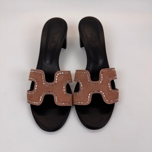 Pre-Owned/ Pre-Loved/ Second-Hand Hermes Crystal Suede Oasis Sandals/ Heel, Shoe in Strass Rose Perle, Black bottom  Color, 38 Size, Front View