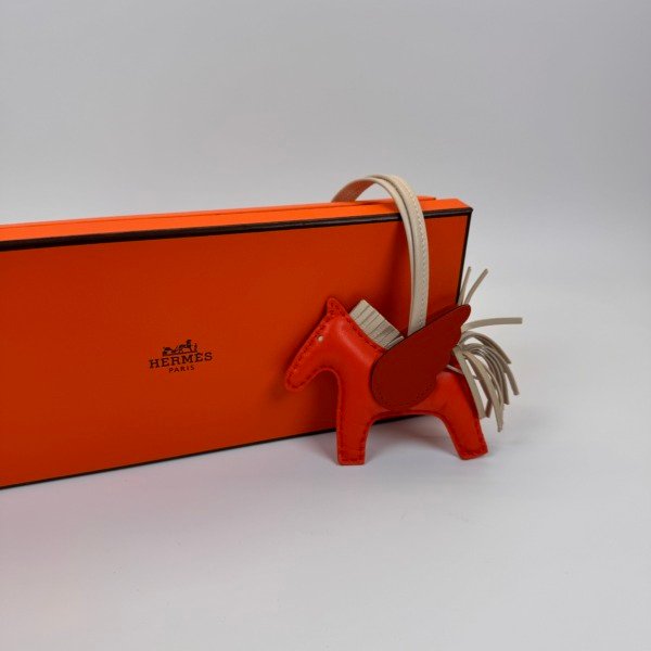 c202606779-hermes-pegasus-charm Pre-Owned/ Pre-Loved/ Second-Hand Hermes Pegasus Charm, Others in Orange Color, Size, Front View