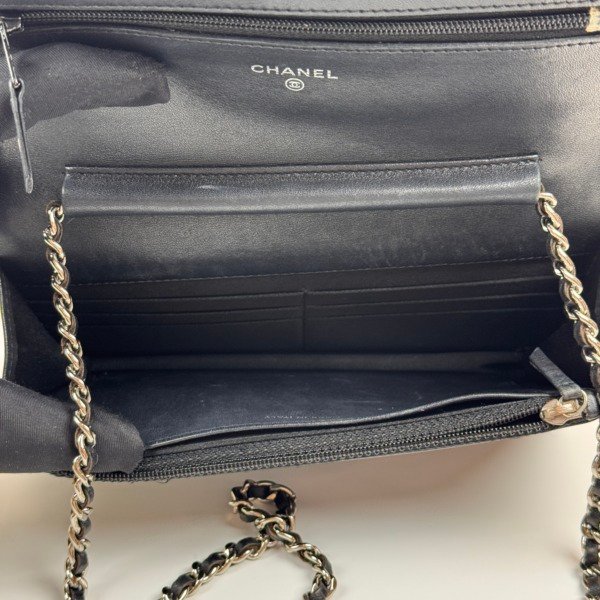 Chanel | Camellia Wallet On Chain