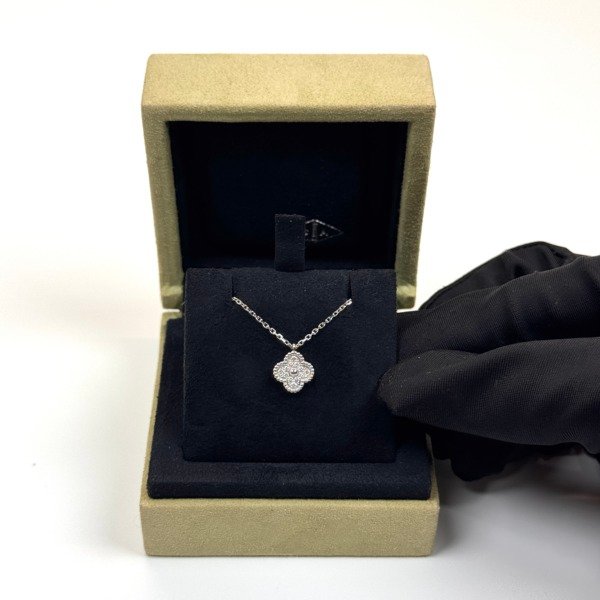 b202602865-van-cleef-arpels-vca-sweet-diamond-alhambra-necklace-3 Van Cleef & Arpels (VCA) | Sweet Diamond Alhambra Necklace