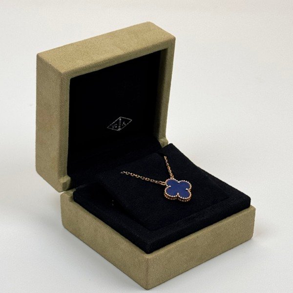 b202602872-van-cleef-arpels-vca-agate-vintage-alhambra-necklace-1 Van Cleef & Arpels (VCA) | Agate Vintage Alhambra Necklace