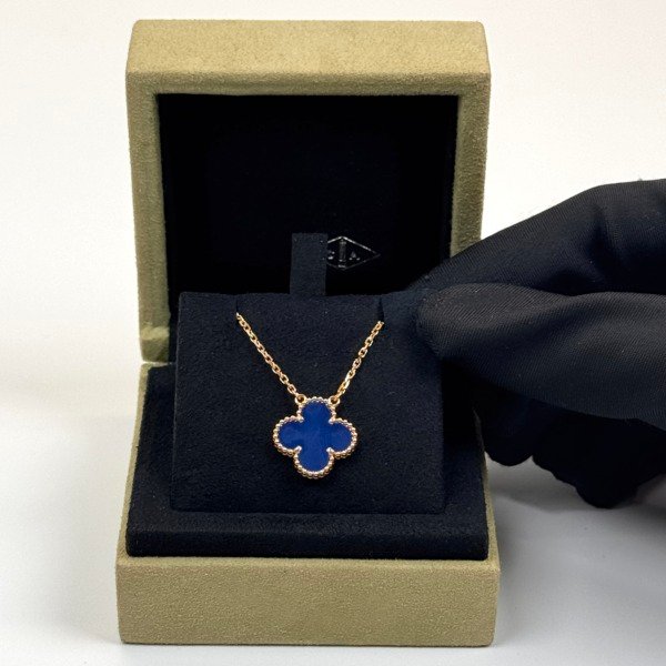 b202602872-van-cleef-arpels-vca-agate-vintage-alhambra-necklace-3 Van Cleef & Arpels (VCA) | Agate Vintage Alhambra Necklace