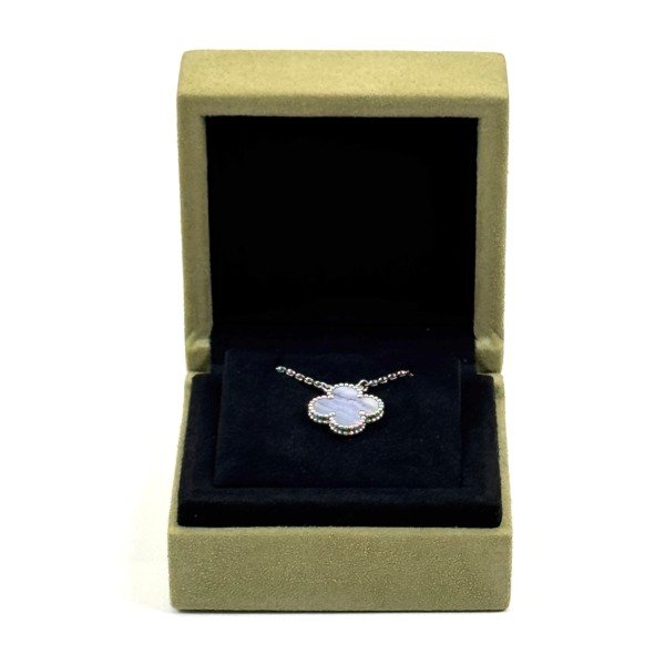 b202602880-van-cleef-arpels-vca-chalcedony-necklace-1 Van Cleef & Arpels (VCA) | Chalcedony Necklace
