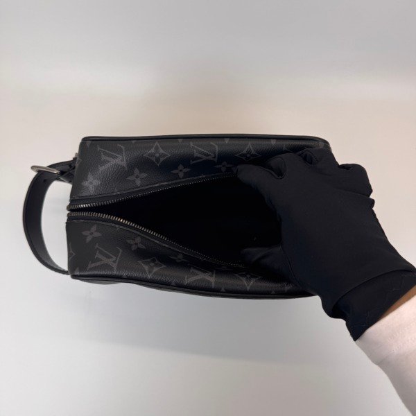 Louis Vuitton (LV) | Locker Dopp Kit