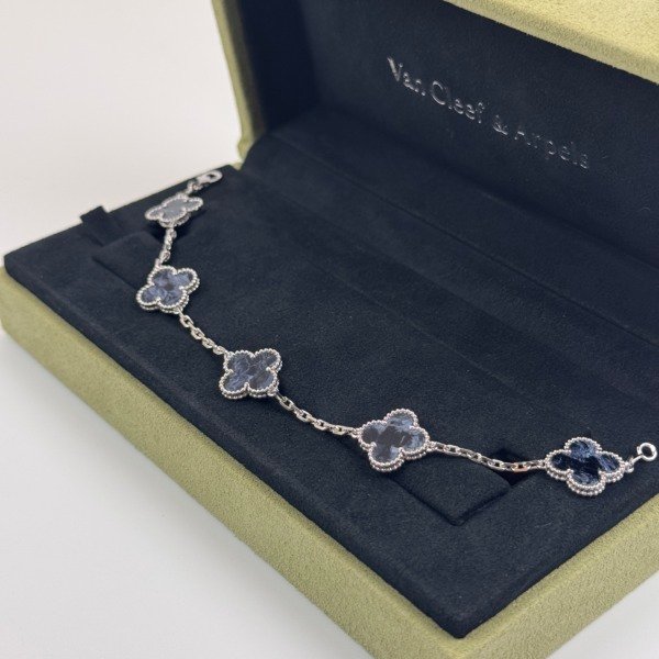 Van Cleef & Arpels (VCA) | Pietersite