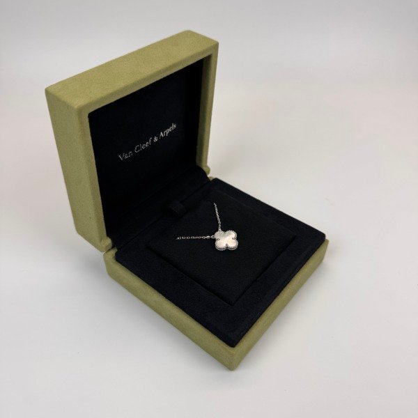 Van Cleef & Arpels (VCA) | White Mother of Pearl Necklace
