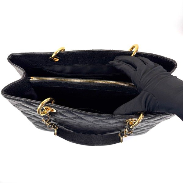 b202601941-chanel-gst-tote Pre-Owned/ Pre-Loved/ Second-Hand Chanel GST Tote, Bag in Black, Gold Hardware Color, 34 x 24 x 13 cm Size, Front View