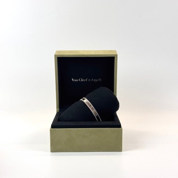 Pre-Owned/ Pre-Loved/ Second-Hand Van Cleef & Arpels (VCA) Perlee Signature Bracelet, Bracelet in White Gold Color, Small (16cm) Size, Front View